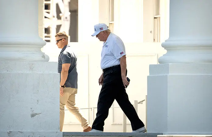 Trump presume su salud a los 80