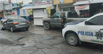 Autom&oacute;vil cae en bache y se da&ntilde;a; demandar&aacute;n al Ayuntamiento