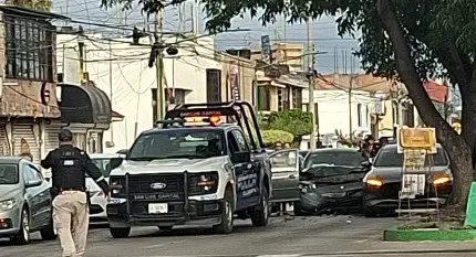 Carambola en Himno Nacional deja un lesionado