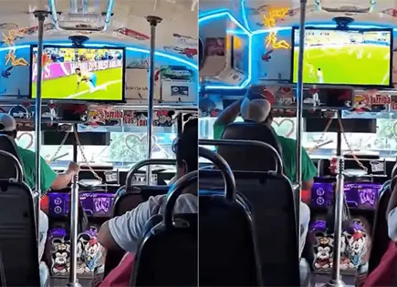 Chofer mexicano pone partidos de la Copa del Mundo en su autobús Chofer mexicano pone partidos de la Copa del Mundo en su autobús