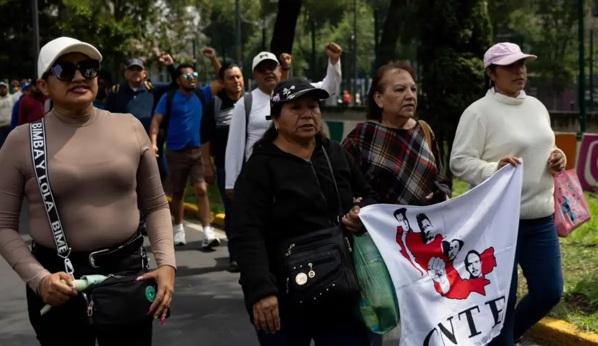 CNTE libera casetas al cumplir 15 días de huelga