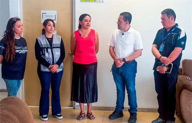 Detienen a abogada por defender a joven Detienen a abogada por defender a joven