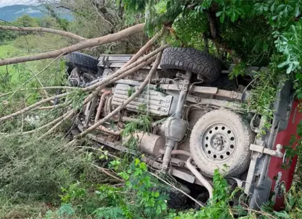 Dos heridos en accidente de camioneta Dos heridos en accidente de camioneta