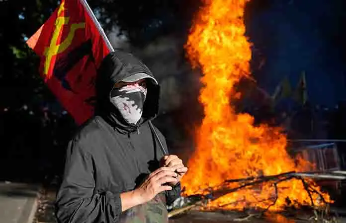 Policía reprime protesta contra G7, en Ginebra