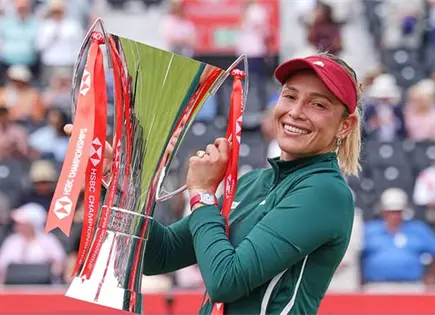 Vekic vence a Raducanu y conquista el Queen´s Vekic vence a Raducanu y conquista el Queen´s
