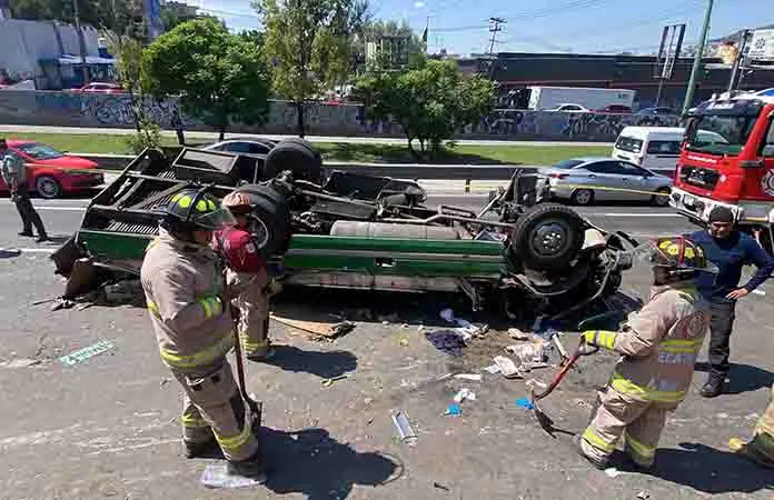 Vuelca microbús; hay 14 lesionados