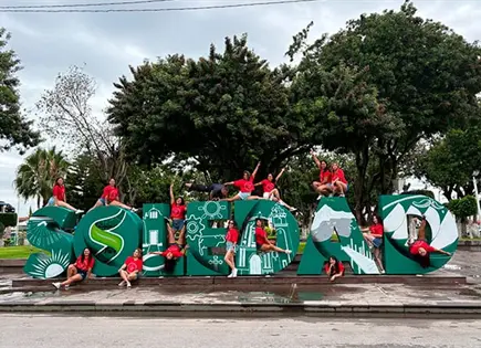 Celebran el Día del "Pole Urbano" en plaza de Soledad Celebran el Día del "Pole Urbano" en plaza de Soledad