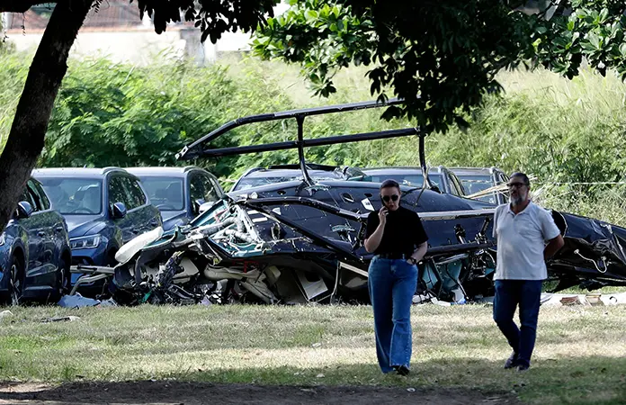 Investigan un choque de helicópteros