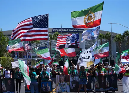 Iran&iacute;-estadounidenses dividen opiniones y protestan en Los &Aacute;ngeles