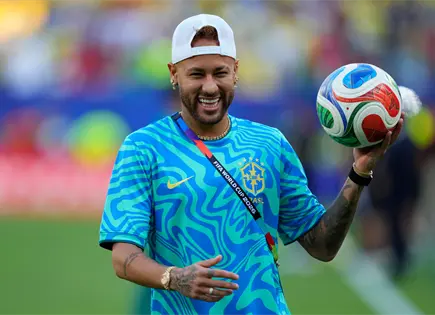 Neymar sigue en duda para debutar en Mundial por lesi&oacute;n