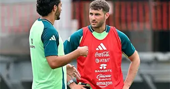 Selecci&oacute;n Mexicana entrena bajo la lluvia