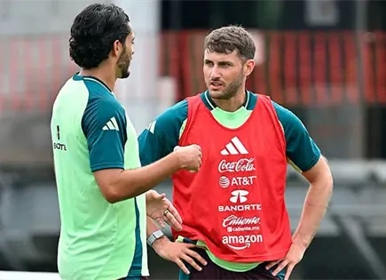 Selecci&oacute;n Mexicana entrena bajo la lluvia