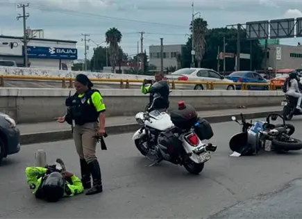 Agente de tránsito resulta herido en un accidente vial Agente de tránsito resulta herido en un accidente vial
