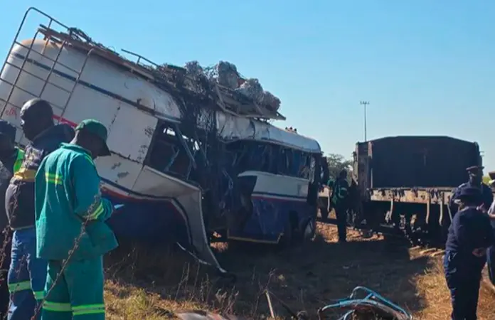 Brutal choque entre tren y autobús al sur de Zimbabue