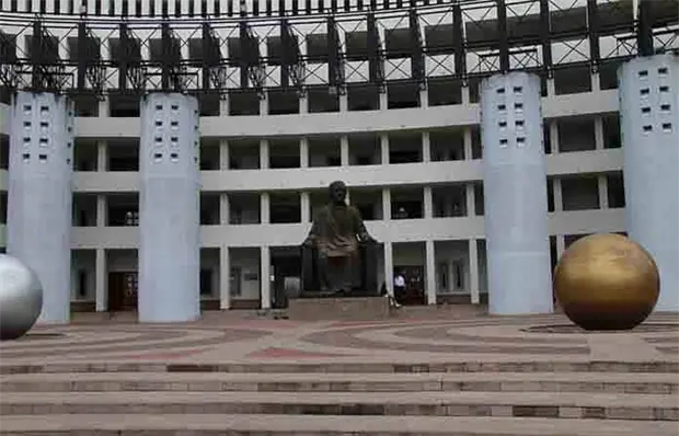 Busca defensor reivindicaci&oacute;n a Miguel A. Lutzow