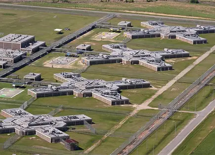 ICE relaja normas de detención usando la IA ICE relaja normas de detención usando la IA