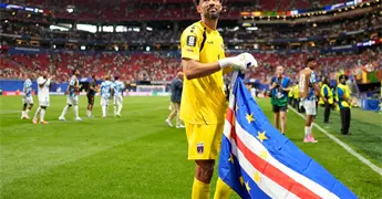 Mam&aacute; de portero de Cabo Verde obtiene visa para verlo jugar