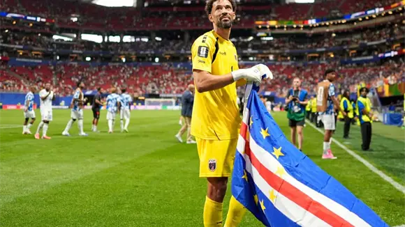 Vozinha causa revuelo en Colo Colo con su fichaje en Chile