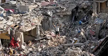 Regresan libaneses a las ruinas de sus casas