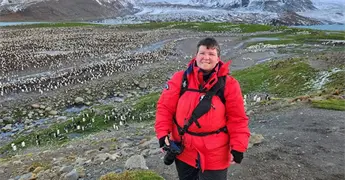 Seguir&aacute; en cuarentena pasajera de crucero