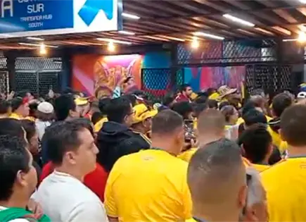 Aficionados colombianos abarrotan línea 2 del metro en CDMX Aficionados colombianos abarrotan línea 2 del metro en CDMX