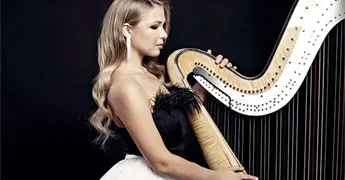 ALISA SADIKOVA PRESENTA "EL ARPA M&Aacute;GICA"