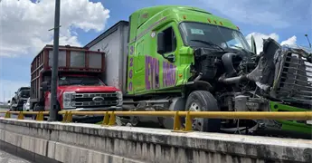 Choque m&uacute;ltiple en la 57 M&eacute;xico deja cuantiosos da&ntilde;os