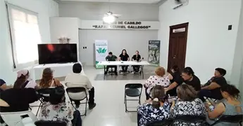 Dan pl&aacute;tica de inclusi&oacute;n a vendedores locales
