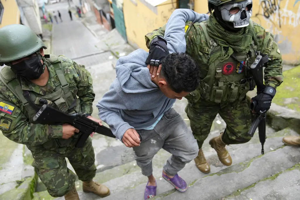 Ecuador renueva conflicto armado interno para combatir crimen organizado