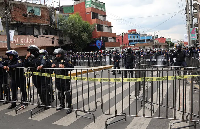 Impiden a maestros llegar al estadio