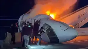 Indagan causa de choque de un jet en autopista de Texas