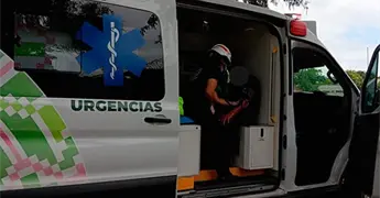 Joven, a punto de ahogarse