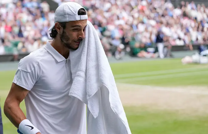 Musetti se retira de Wimbledon