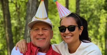 Bruce Willis reaparece en redes junto a su esposa Emma