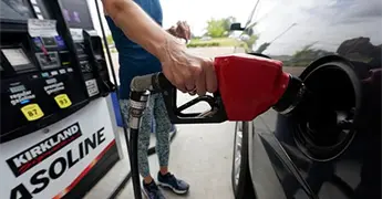 Caen los precios de la gasolina en EEUU
