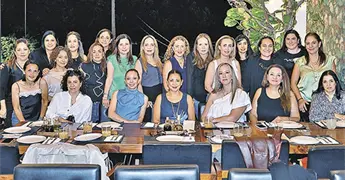 CELEBRAN LOGROS