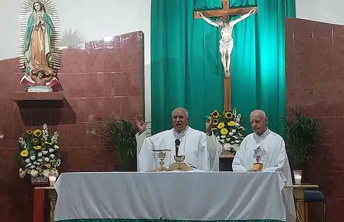 Celebran sacerdotes aniversario de ordenación