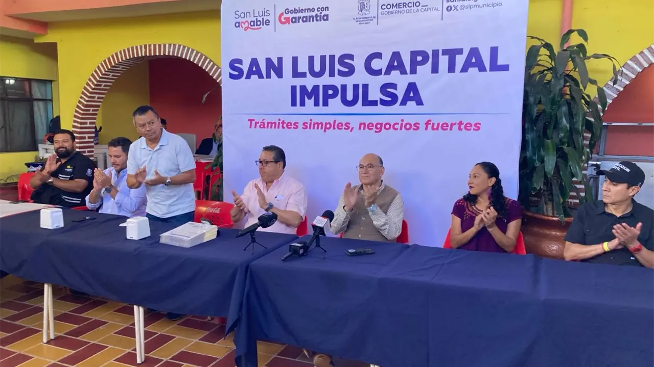 Entregan licencias a negocios de gorditas en Morales
