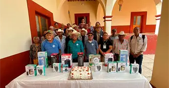 Festejan a los adultos por d&iacute;a del padre