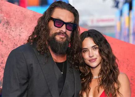 Jason Momoa asiste a premier de Supergirl en Londres con familia Jason Momoa asiste a premier de Supergirl en Londres con familia