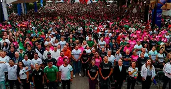 M&aacute;s de diez mil personas abarrotan Plaza del Carmen