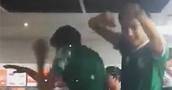 Vandalizan pizzer&iacute;a en Carranza tras triunfo de M&eacute;xico