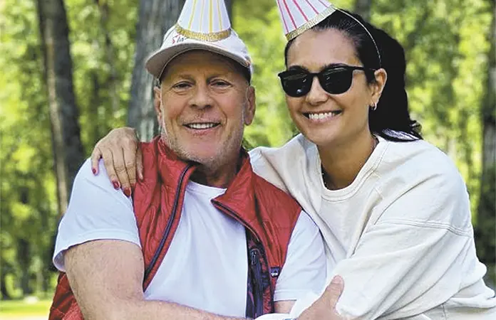 BRUCE WILLIS REAPARECE EN REDES