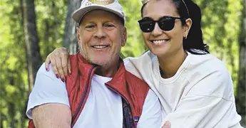 BRUCE WILLIS REAPARECE EN REDES