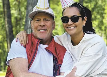 BRUCE WILLIS REAPARECE EN REDES BRUCE WILLIS REAPARECE EN REDES