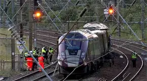 Chocan trenes en Londres; un muerto Chocan trenes en Londres; un muerto