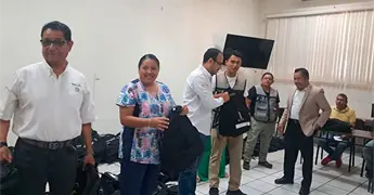 Entregan equipo al personal de vectores