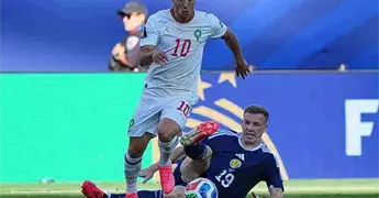 Marruecos triunfa con dificultad