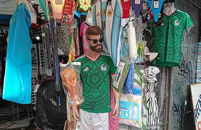 Piratería anotará gol a formales