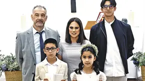 ALESSIA Y MATEO REALIZAN LA PRIMERA COMUNIÓN